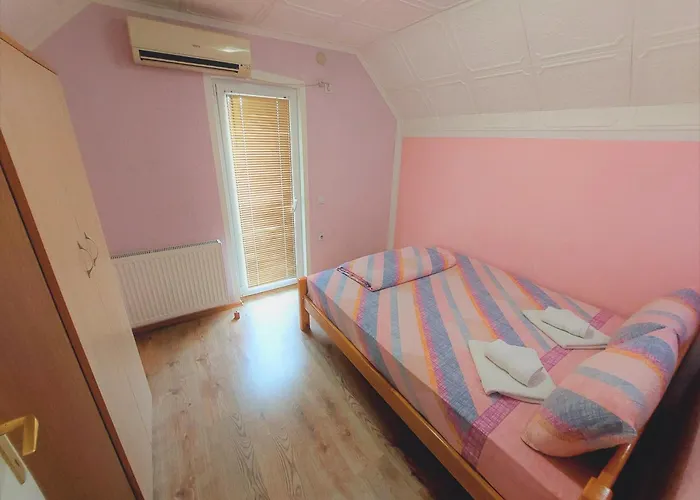 アパート Nikolic ソコバニャ