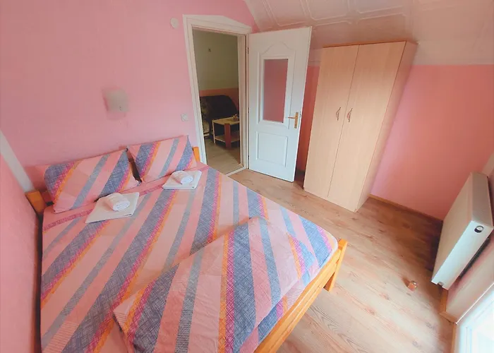 アパート Nikolic ソコバニャ